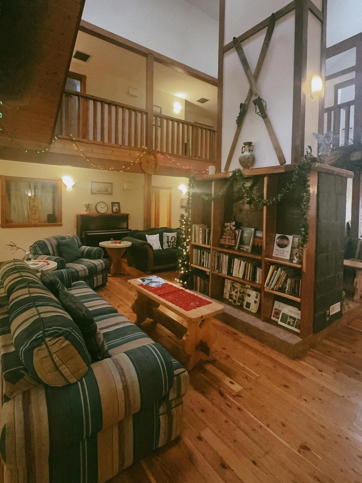 Alpine Meadows Lodge Golden Εξωτερικό φωτογραφία