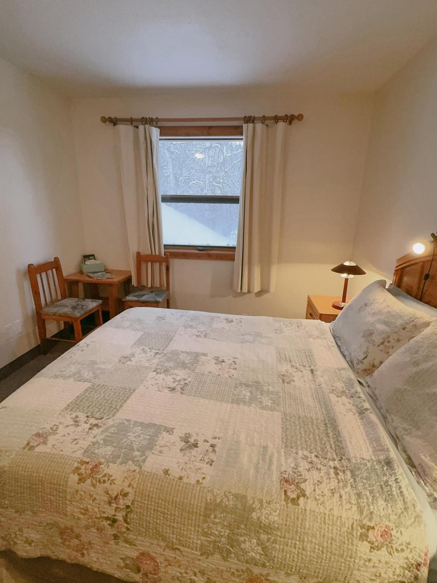 Alpine Meadows Lodge Golden Εξωτερικό φωτογραφία