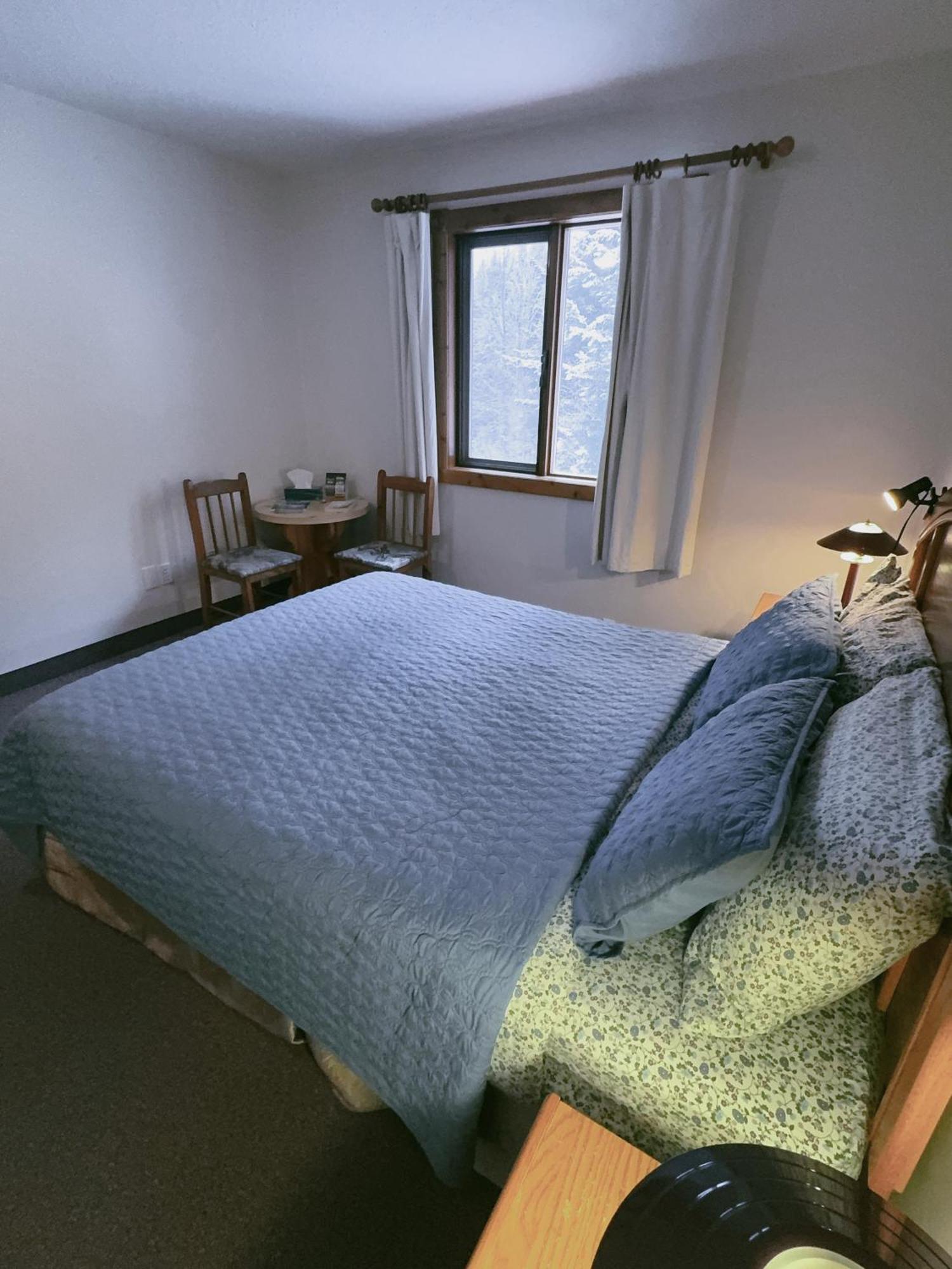 Alpine Meadows Lodge Golden Εξωτερικό φωτογραφία