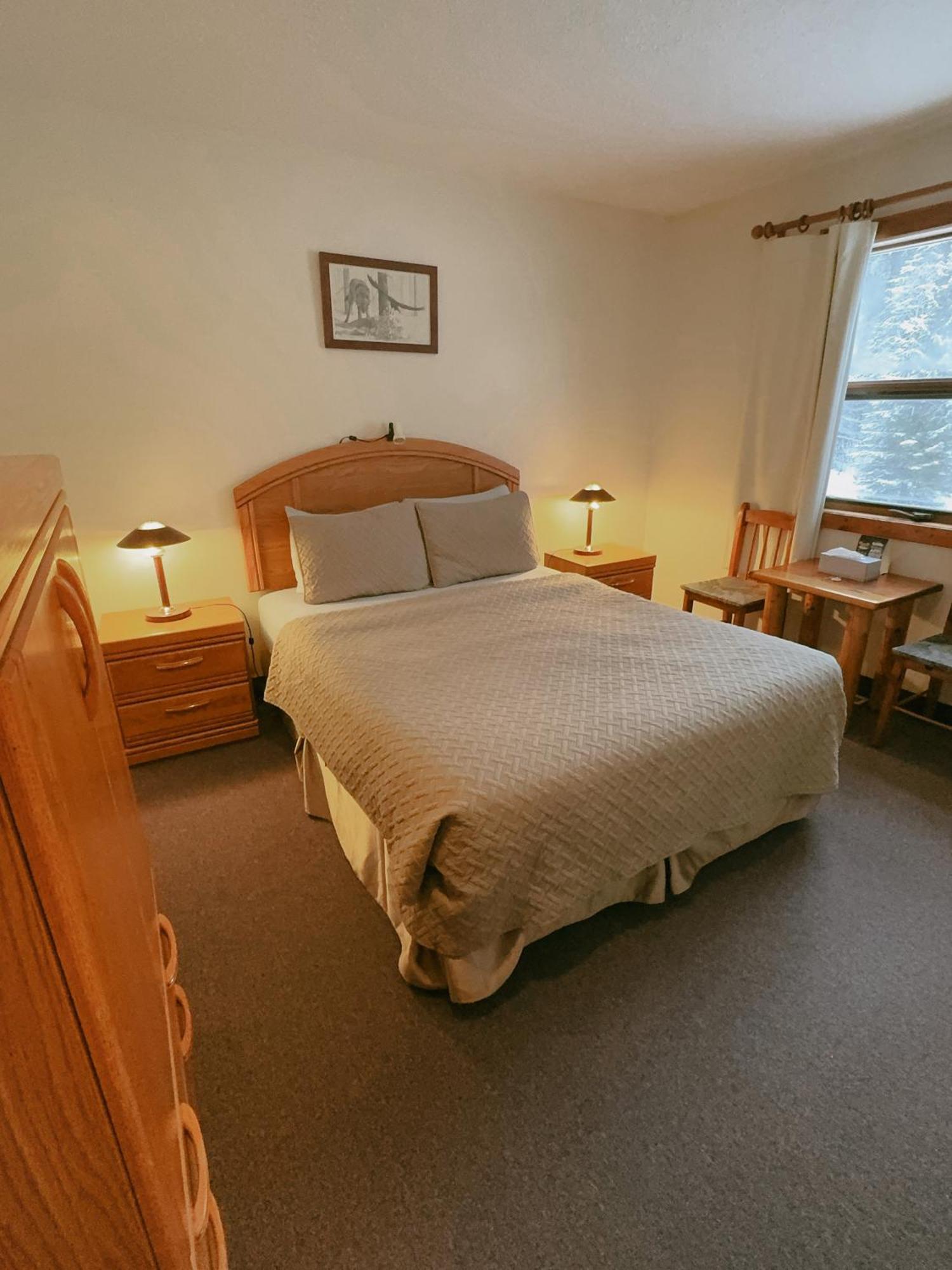 Alpine Meadows Lodge Golden Εξωτερικό φωτογραφία