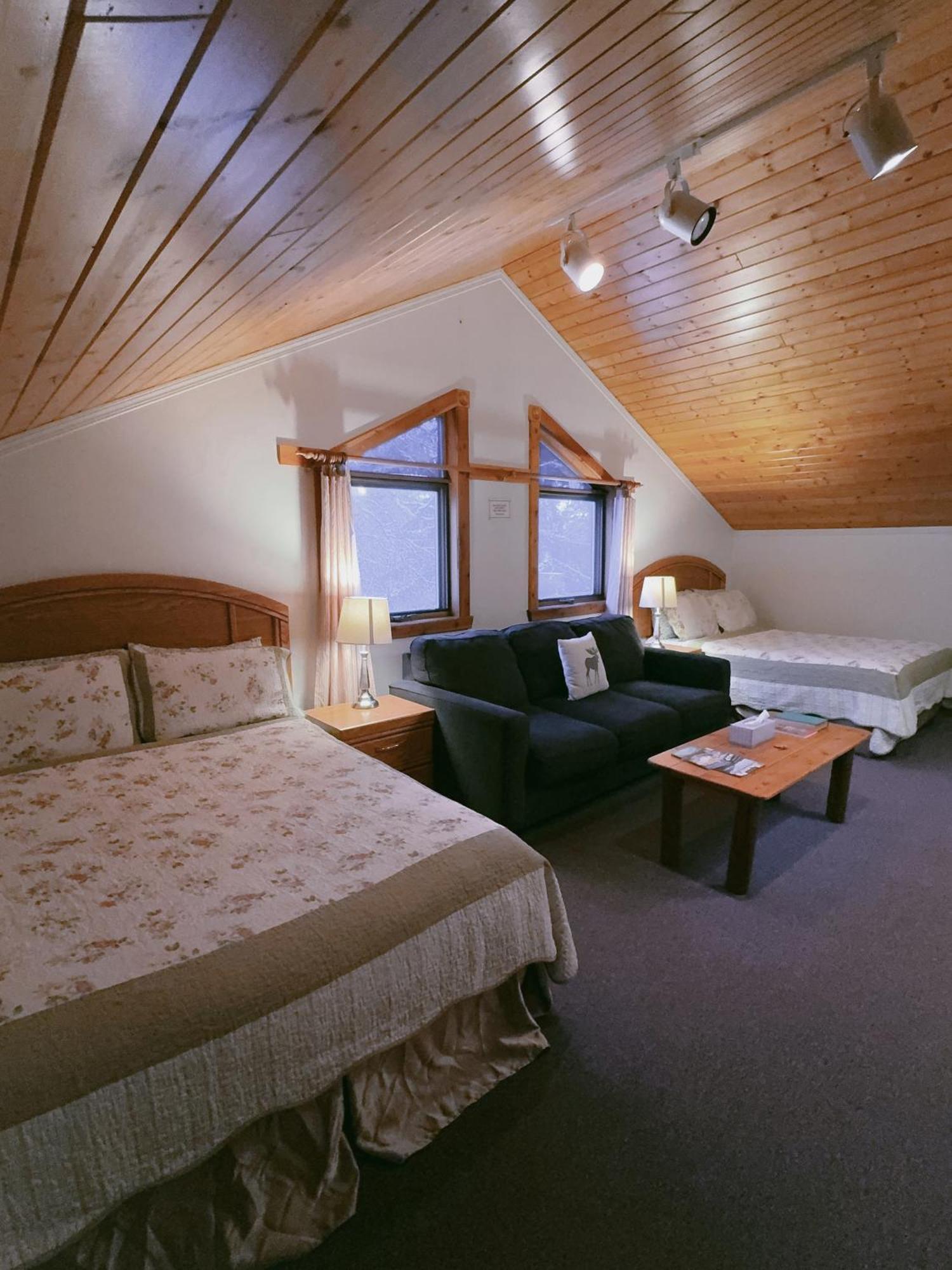 Alpine Meadows Lodge Golden Εξωτερικό φωτογραφία