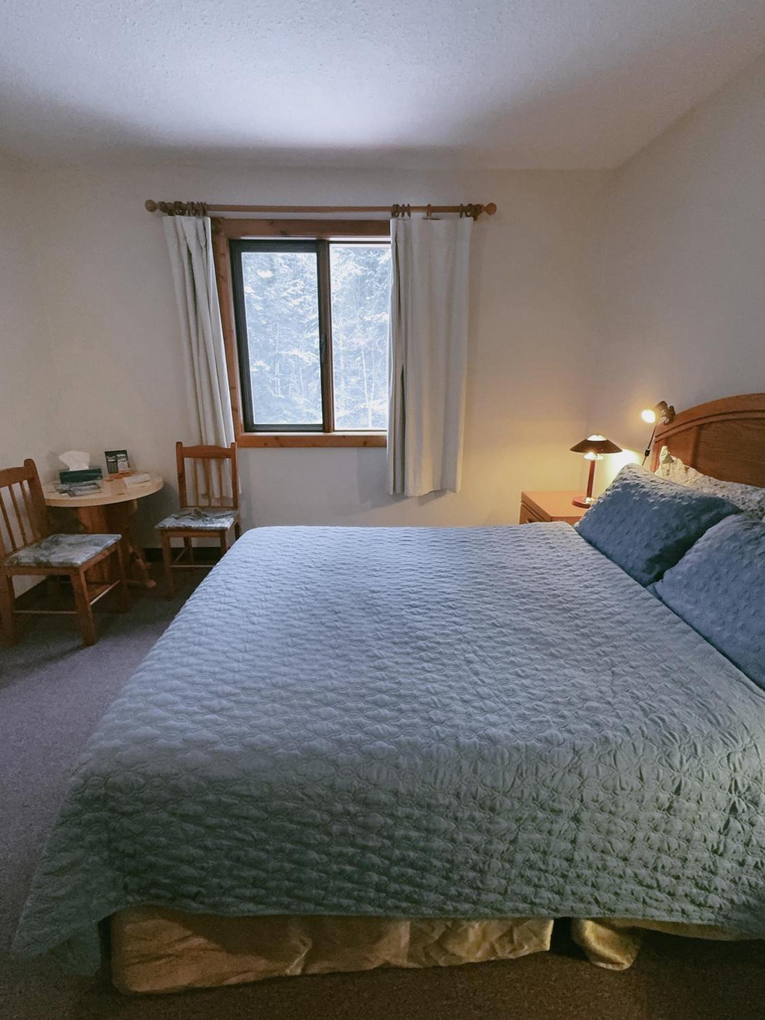 Alpine Meadows Lodge Golden Εξωτερικό φωτογραφία