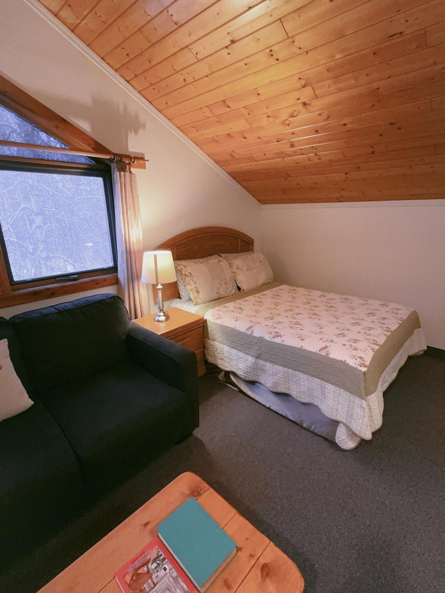 Alpine Meadows Lodge Golden Εξωτερικό φωτογραφία