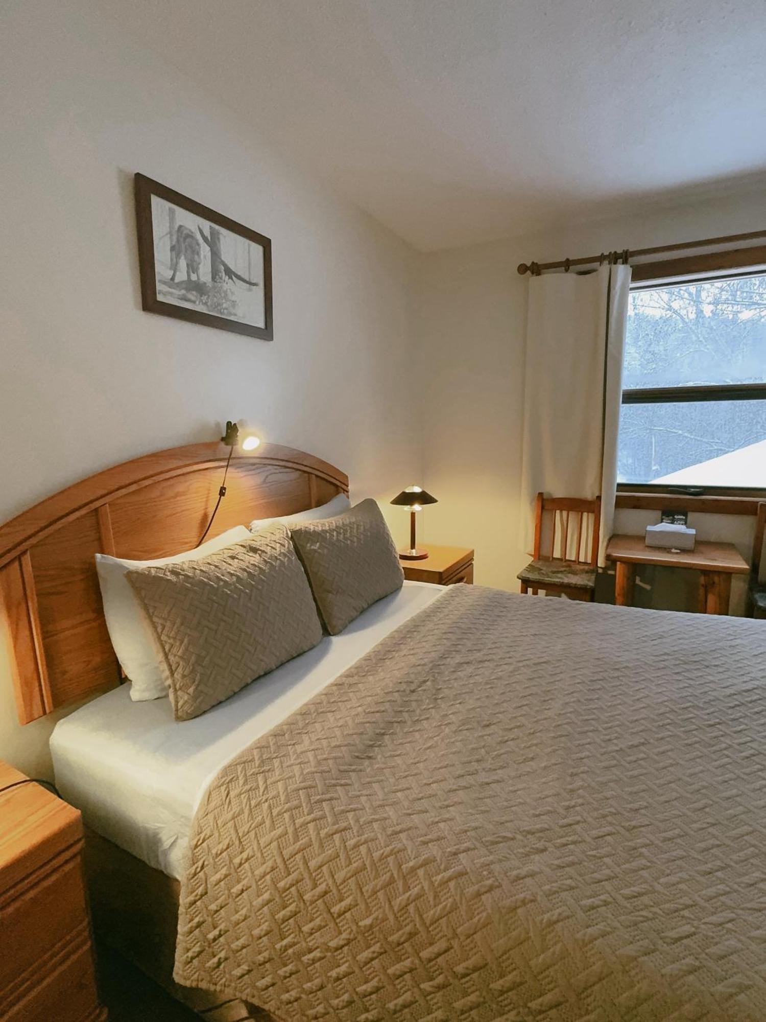 Alpine Meadows Lodge Golden Εξωτερικό φωτογραφία