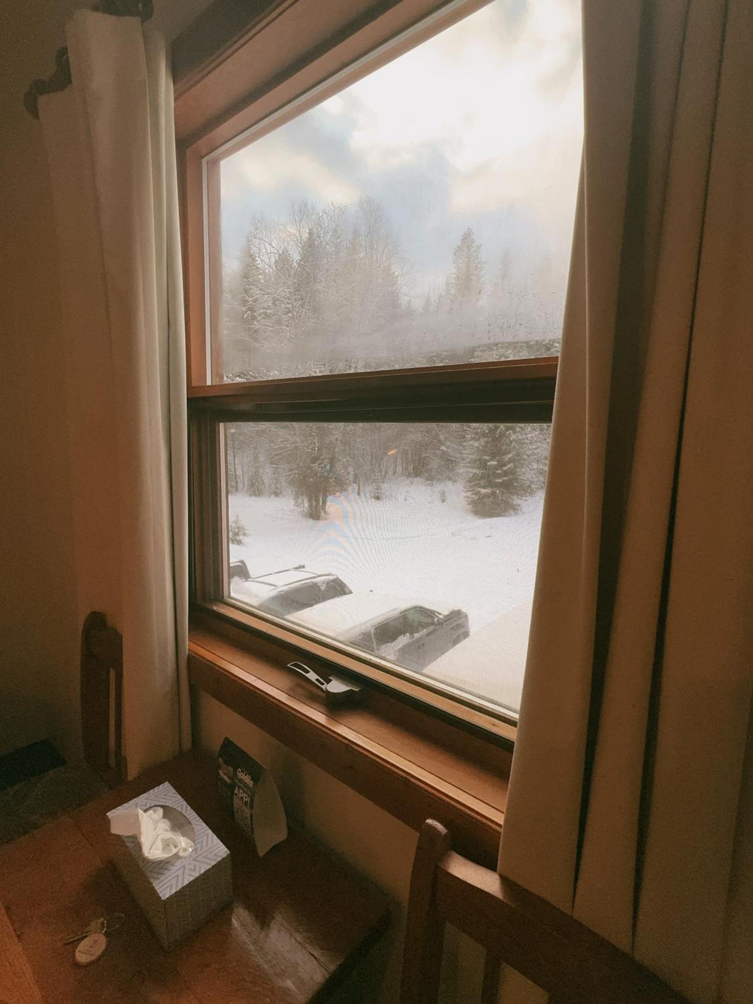 Alpine Meadows Lodge Golden Εξωτερικό φωτογραφία