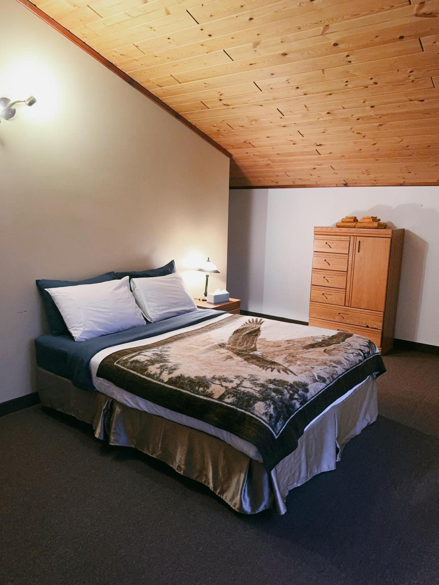 Alpine Meadows Lodge Golden Εξωτερικό φωτογραφία