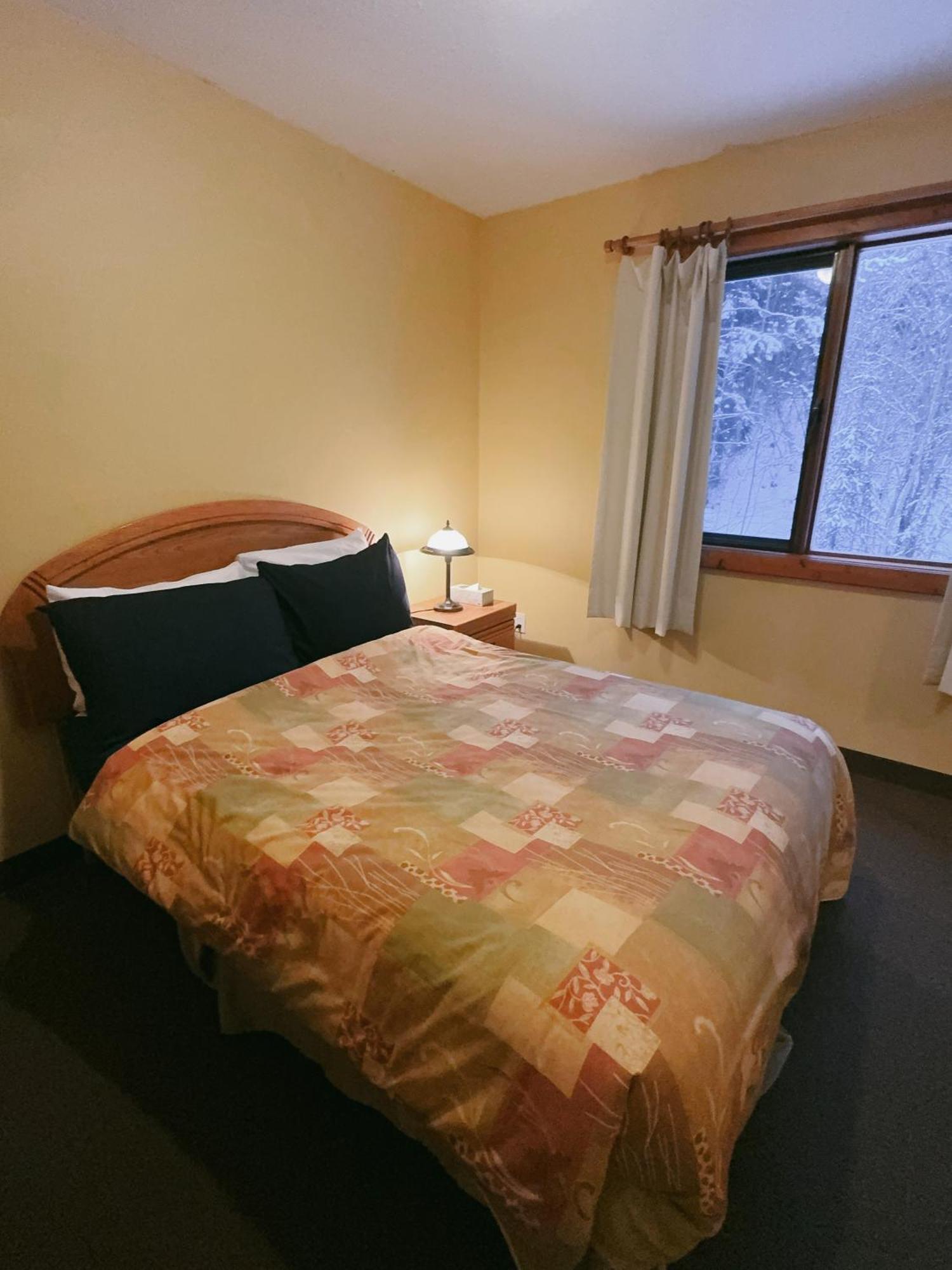 Alpine Meadows Lodge Golden Εξωτερικό φωτογραφία