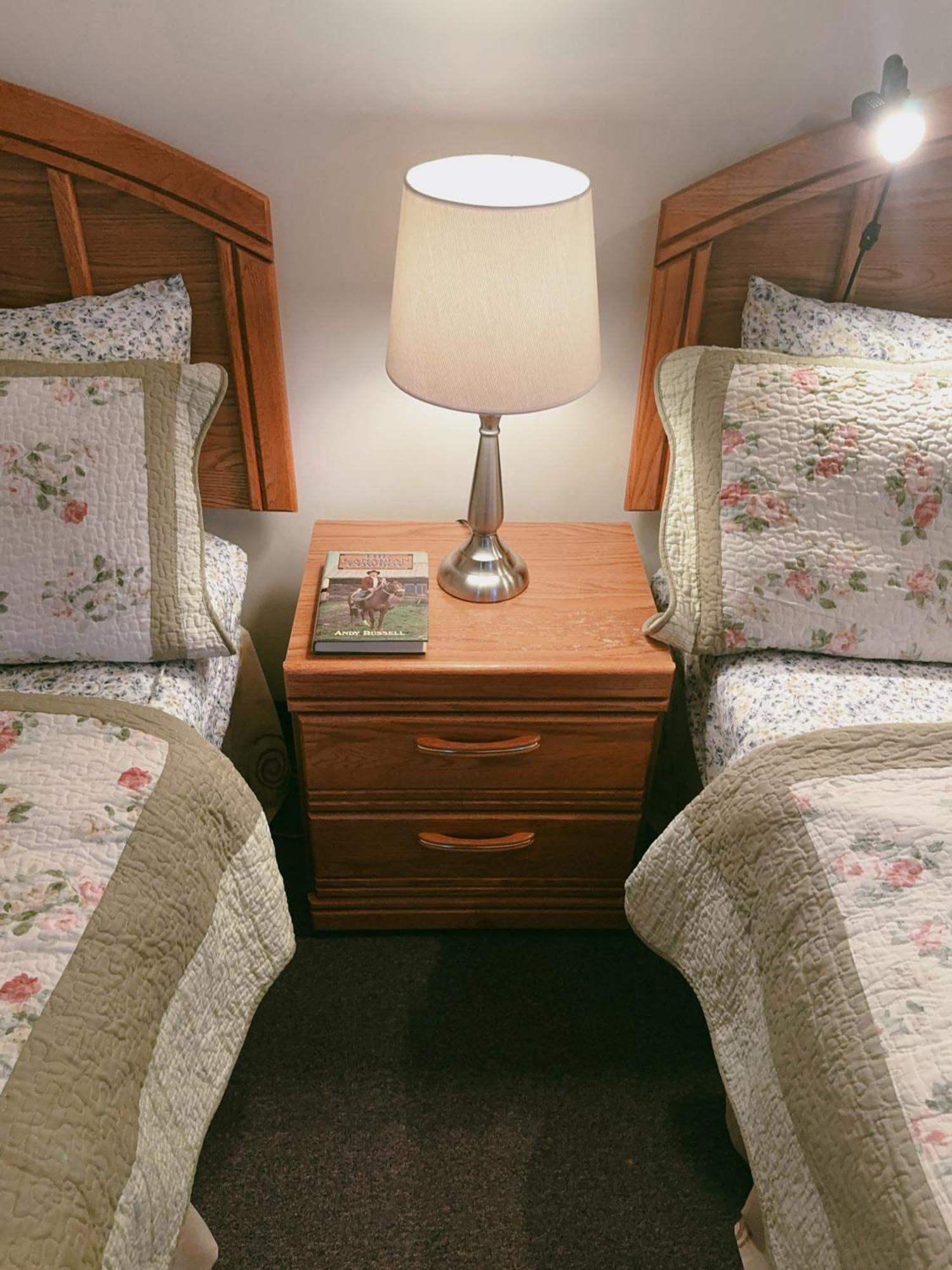 Alpine Meadows Lodge Golden Εξωτερικό φωτογραφία