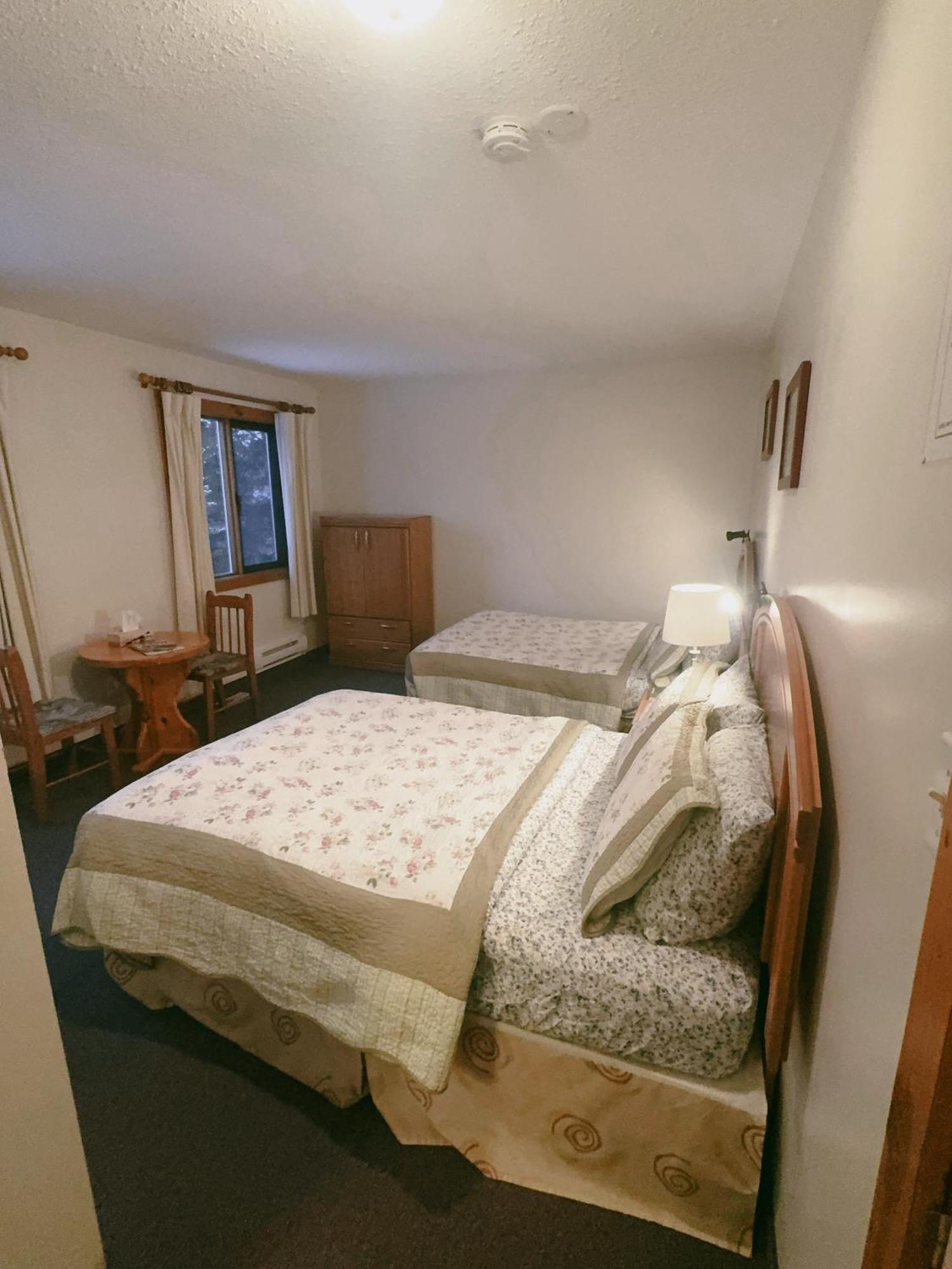Alpine Meadows Lodge Golden Εξωτερικό φωτογραφία